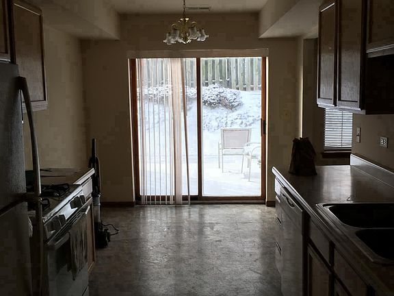 4th image of 1065 Greenwood Cir