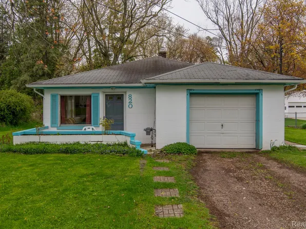 820 Bretton Rd, Lansing, MI 48917