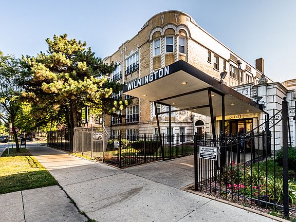 3rd image of 4901 S Drexel Blvd APT 406