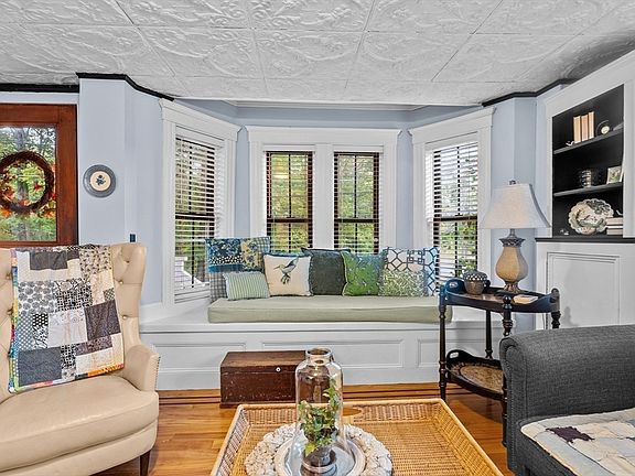 5th image of 39 Sunnyside Ave