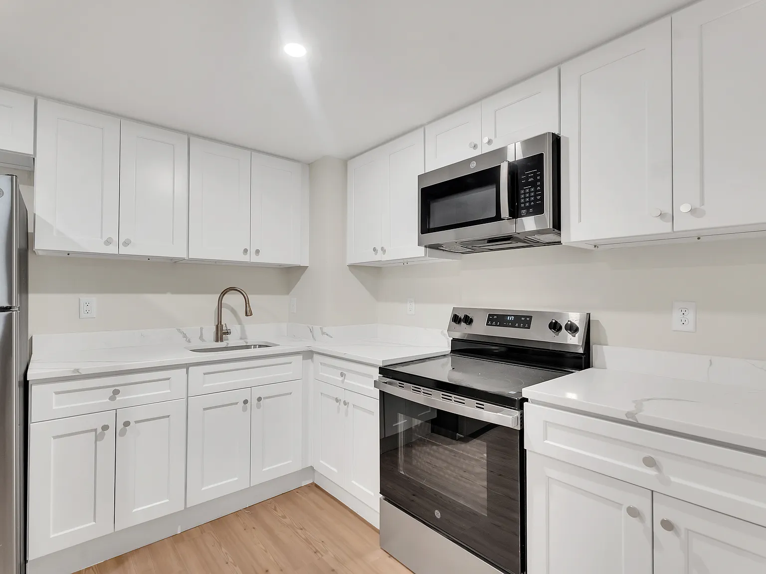 472 Main St — Photo 2