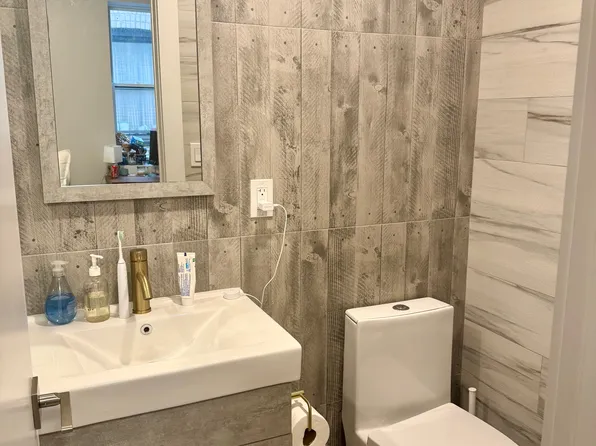 996 Carroll Street image 12 of 17