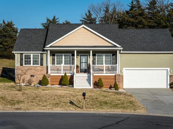 399 Rayann Ln, Broadway, VA 22815