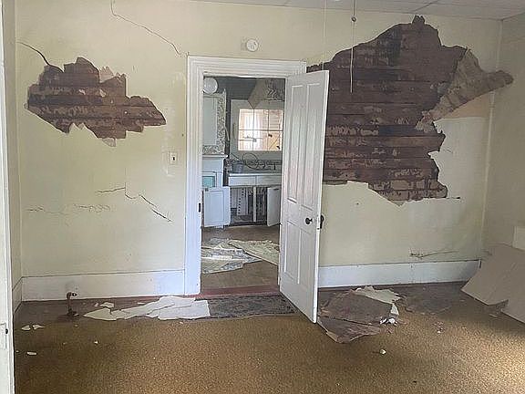 5th image of 319 E Main St