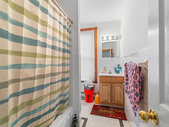 5th image of 202 Park St APT 3