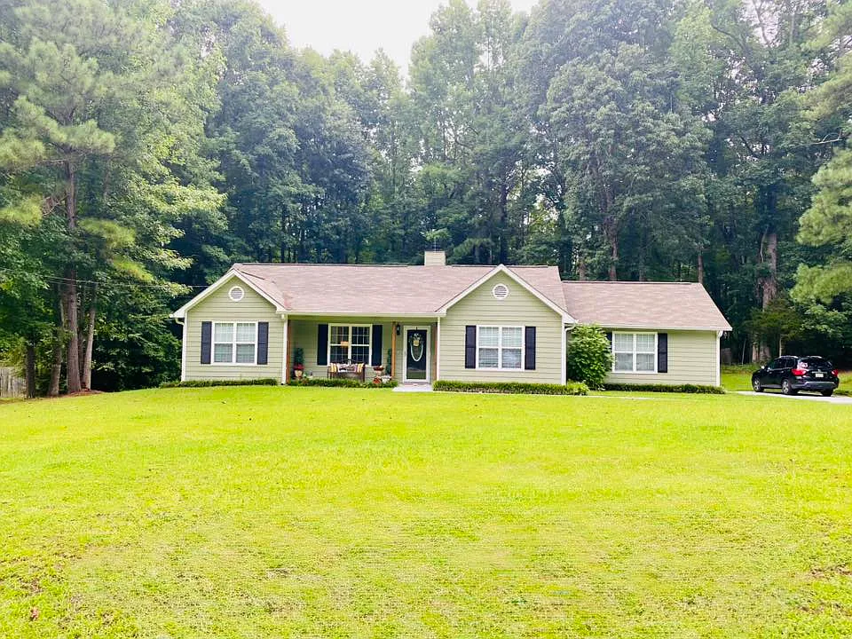 Photo 1 of 28 - 55 Beaver Creek Dr - Sharpsburg, GA Adorable 3/2 located in established neighborhood near cul-de-sac. - 55 Beaver Creek Dr