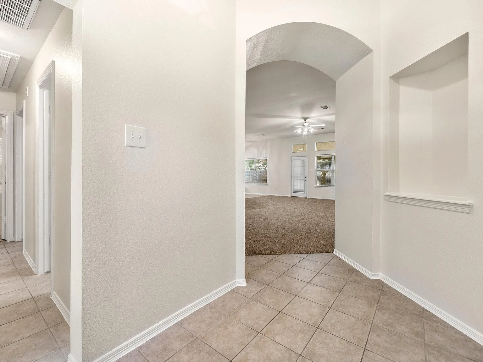 3 bed, 2.0 bath, 1509 sqft, $1,800 — Photo 3