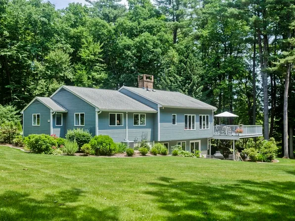 27 Wedgewood Rd, East Longmeadow, MA 01028