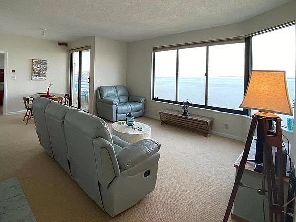 3rd image of 7501 River Rd APT 17C