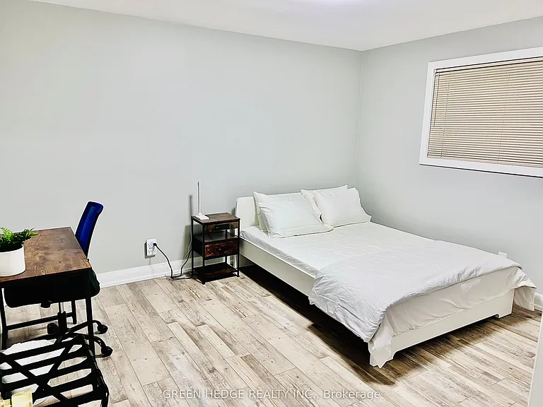 34 Stanley Ave — Photo 12