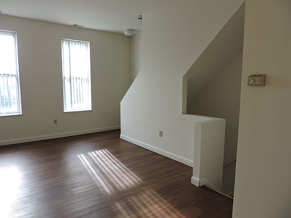 4th image of 1928 Senate St APT C
