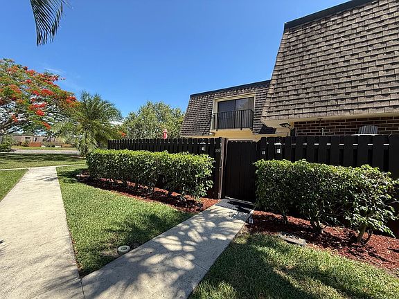 2nd image of 2911 SW 22nd Circle #37A