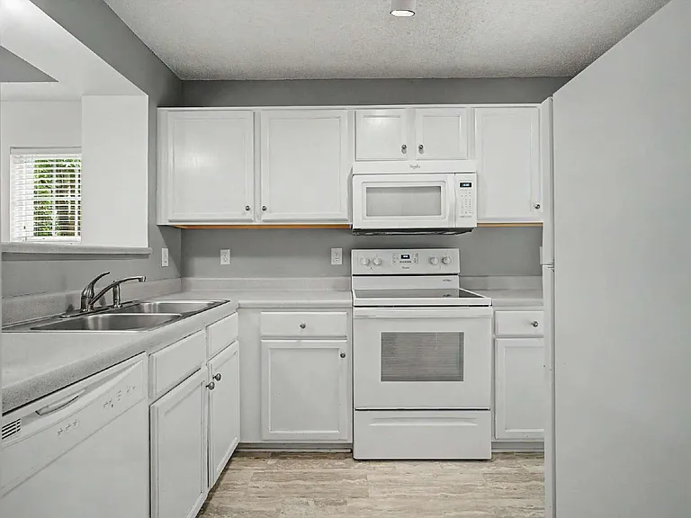5812 Gentle Wind Dr — Photo 8