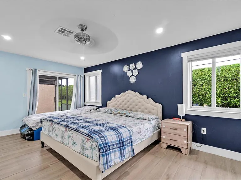 607 Village Lake Dr — Photo 10