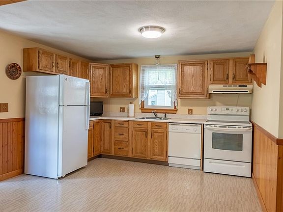2nd image of 11 Woodland Dr