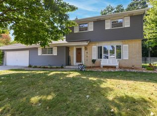 14375 W Rogers Dr, New Berlin, WI 53151