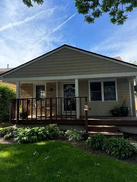 3 bed, 1035 sqft, $2,100 — Photo 3