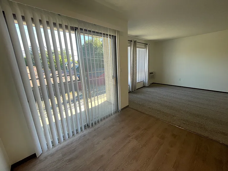 712 E 6th Ave #104 — Photo 4