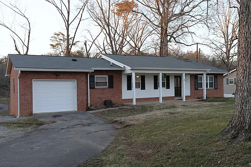 1905 S Hills Dr Photo 1