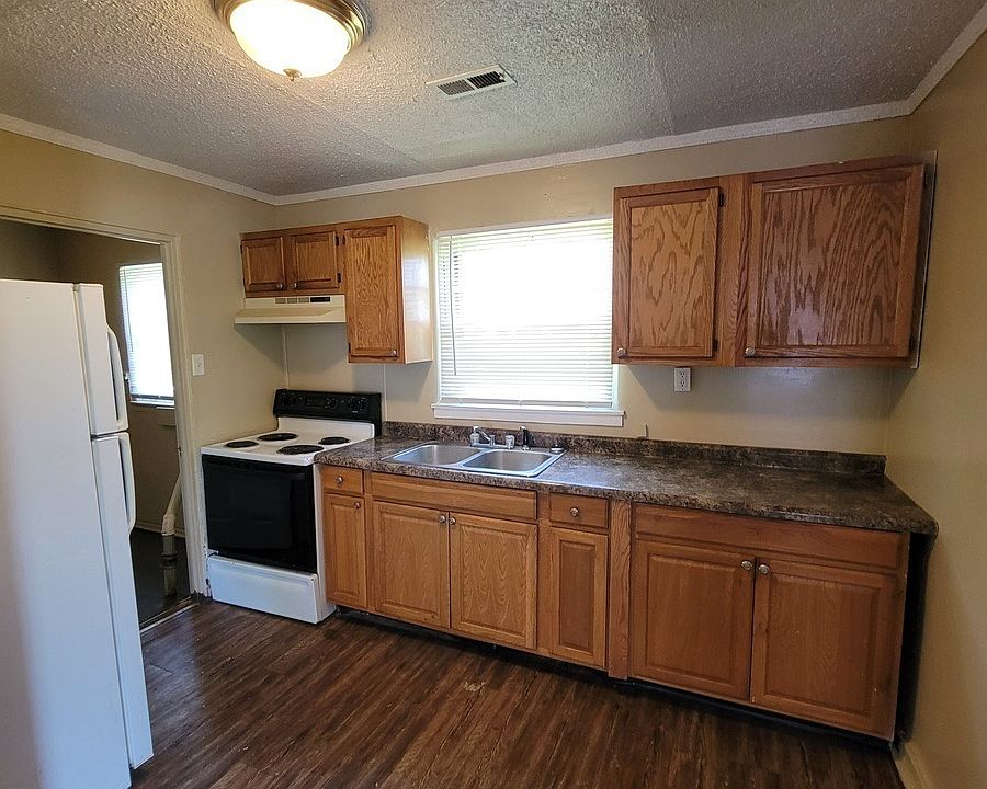 2nd image of 6208 E 24th St