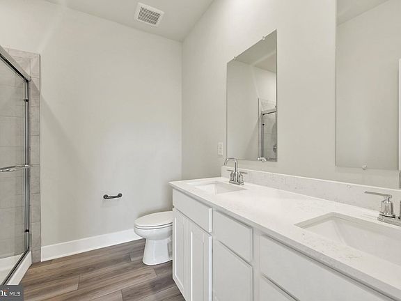 4th image of 1232 Morris St