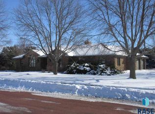 1102 N Beach Ave, Dell Rapids, SD 57022