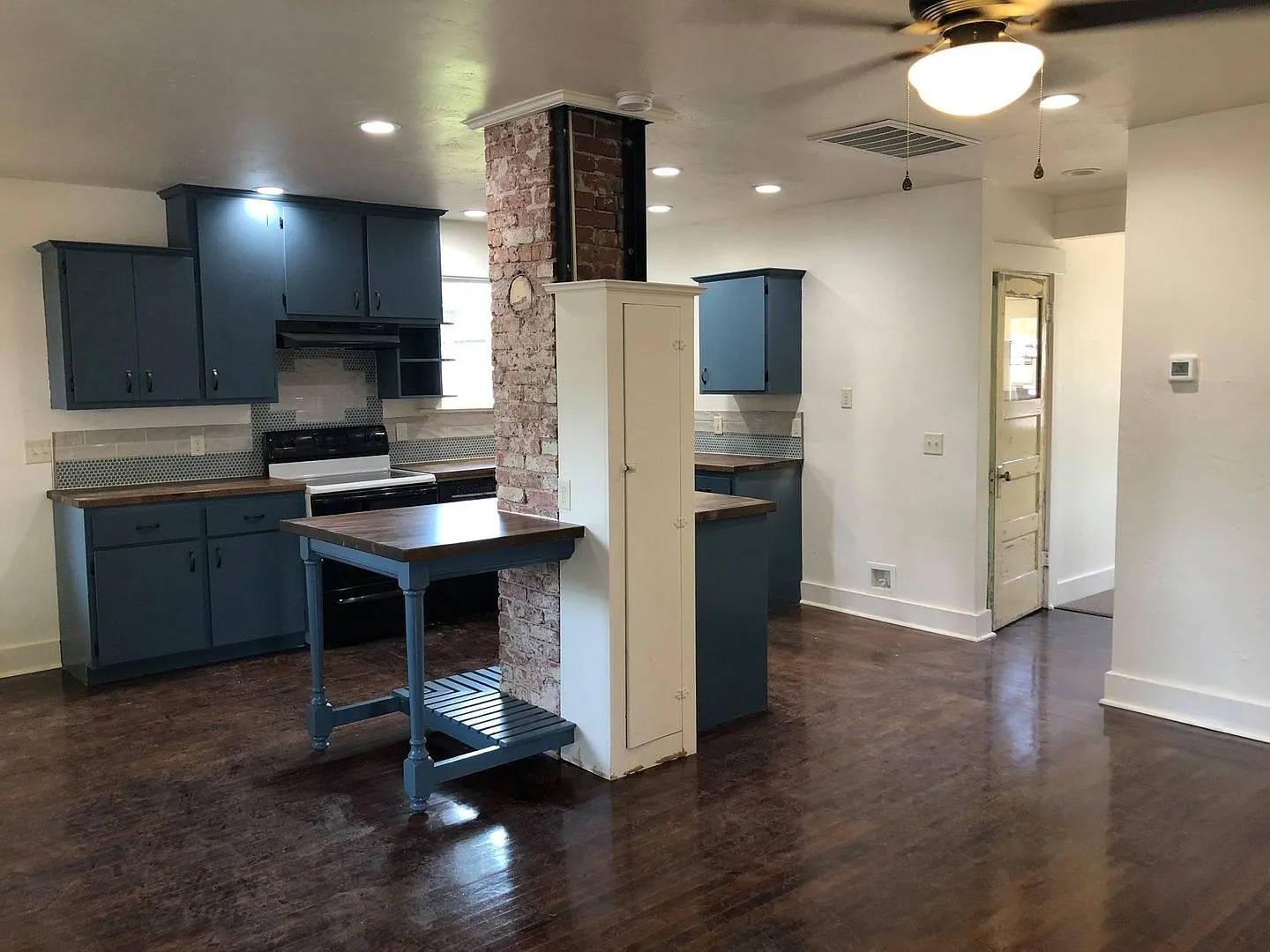 148 S. Fairfield Ave — Photo 3