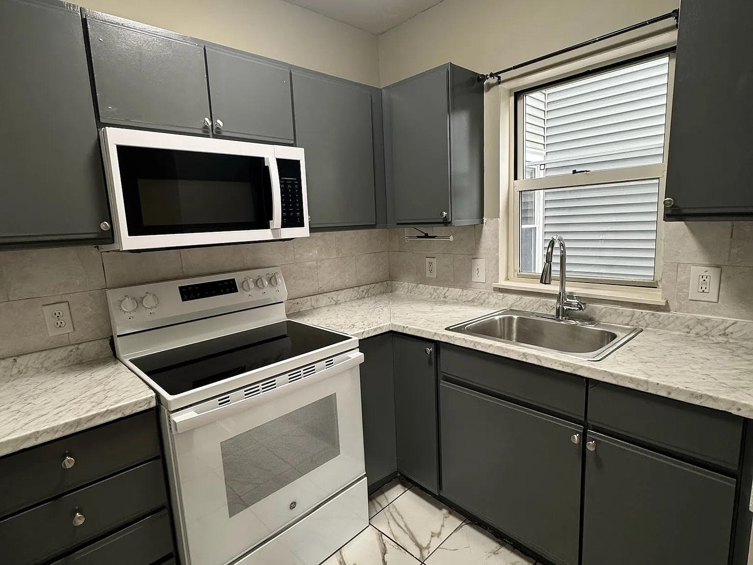 1 bed, 500 sqft, $1,600 — Photo 4