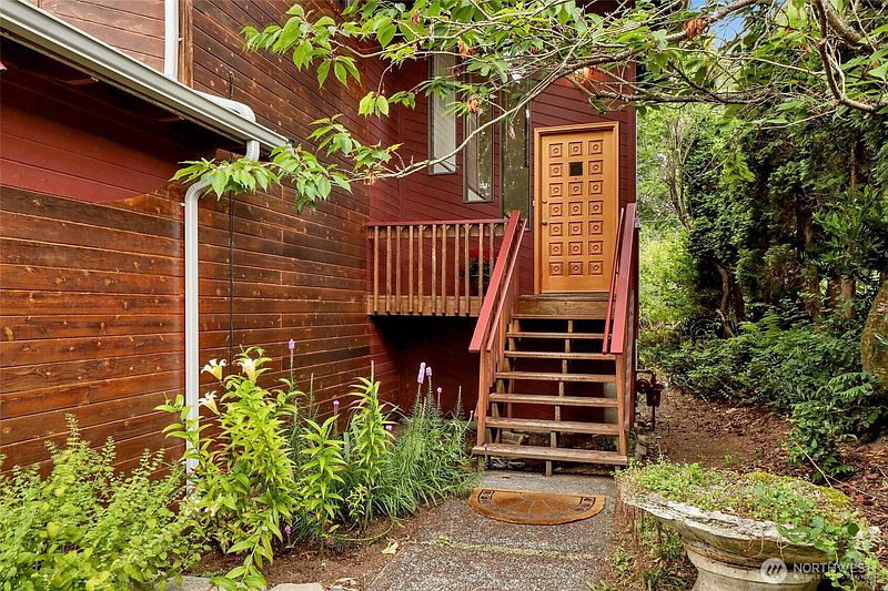5th image of 1225 Verona Street