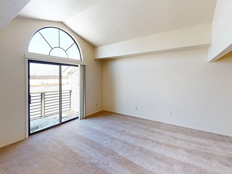 South Bridge Apartments — Photo 24