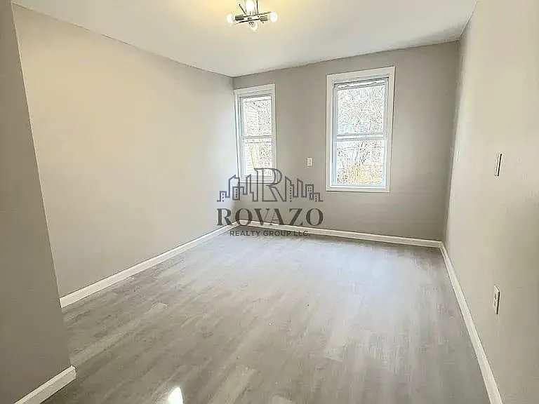 291 W Runyon St #1 — Photo 3