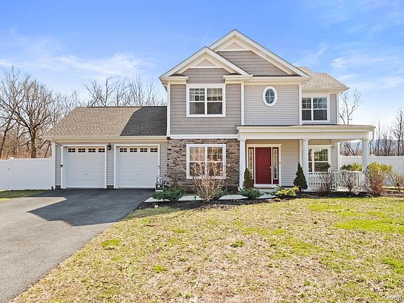 2nd image of 24 Knoll Crest Court