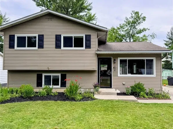 1215 Bryce Ave, Aurora, OH 44202