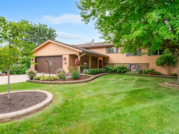 602 Deerpath Rd, Harvard, IL 60033