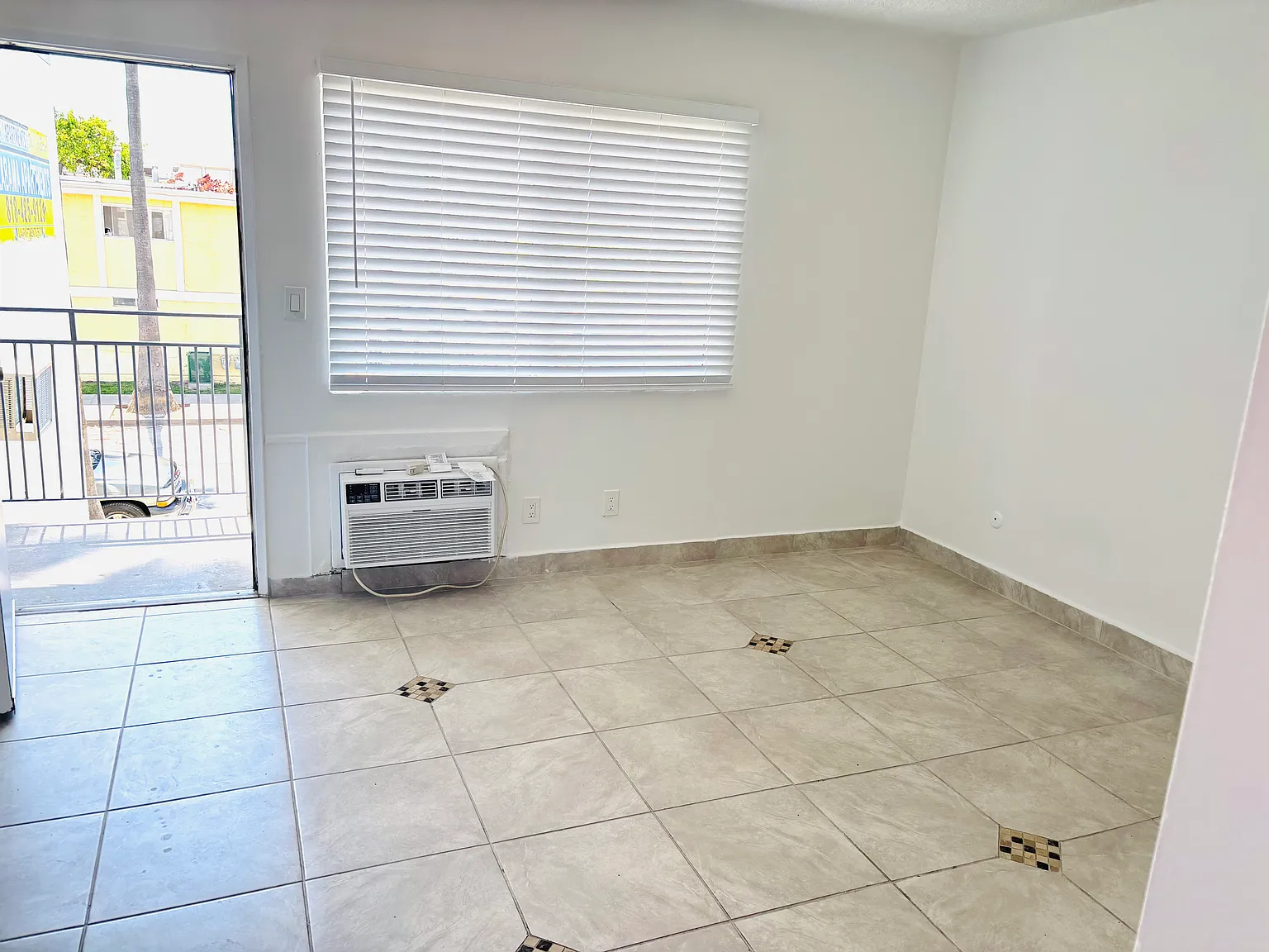 Studio, 427 sqft, $1,395 — Photo 1