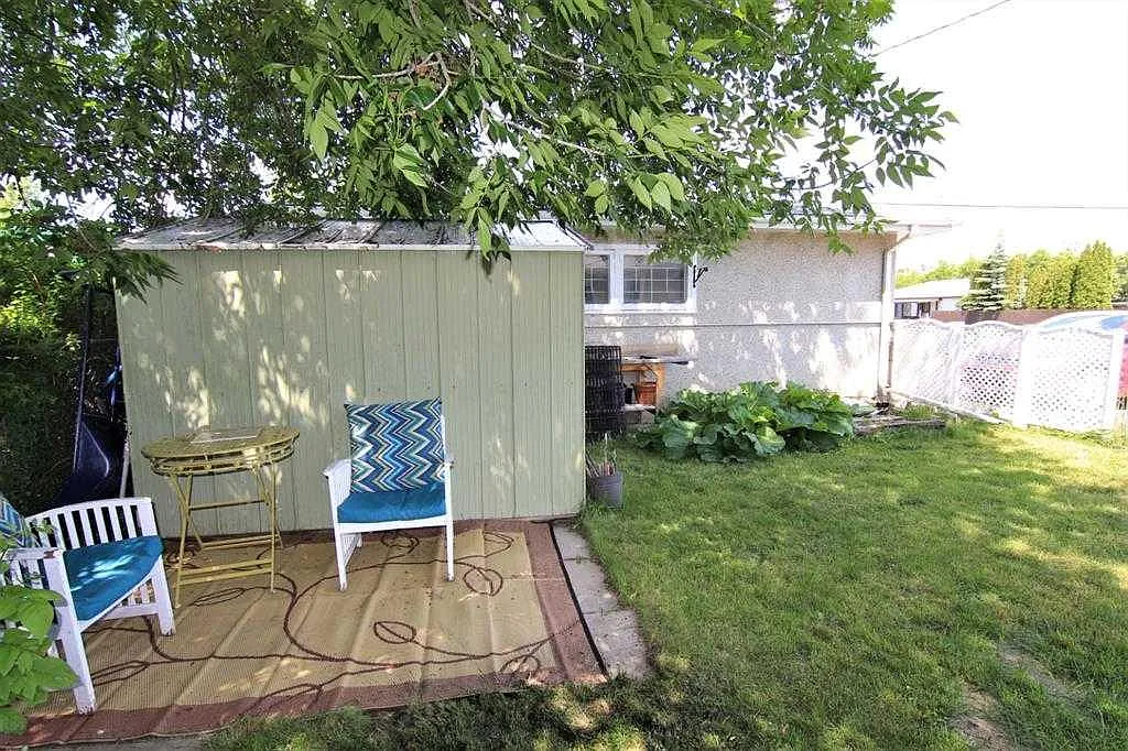 3 bed, 1.0 bath, 1012 sqft, $1,800 — Photo 4