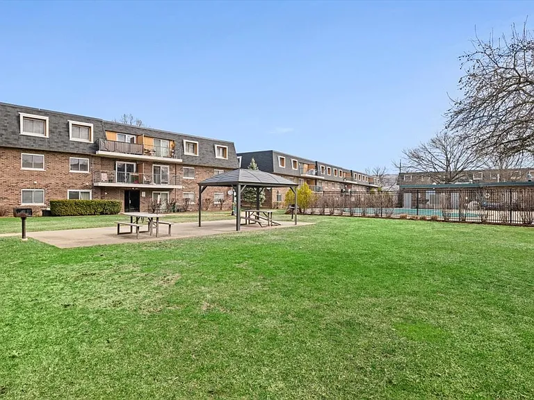 3223 W Parkway Dr #3A — Photo 3