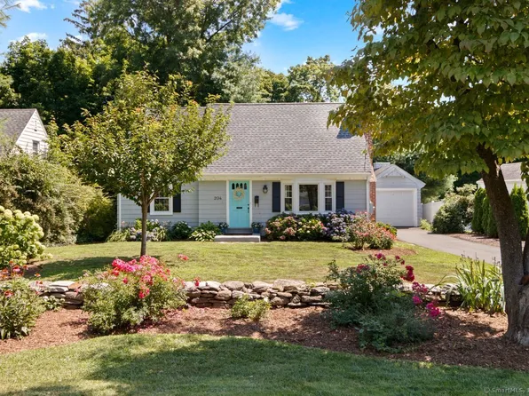 204 Ridgewood Road, West Hartford, CT 06107