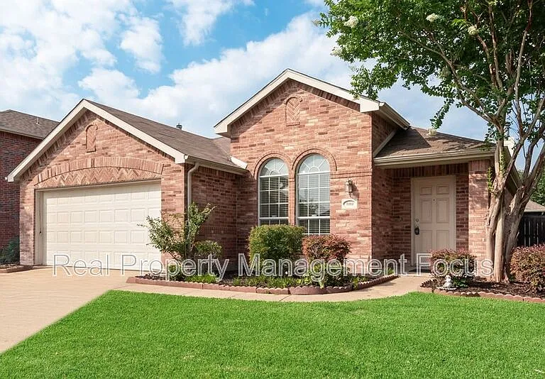 1004 Trickham Dr — Photo 2