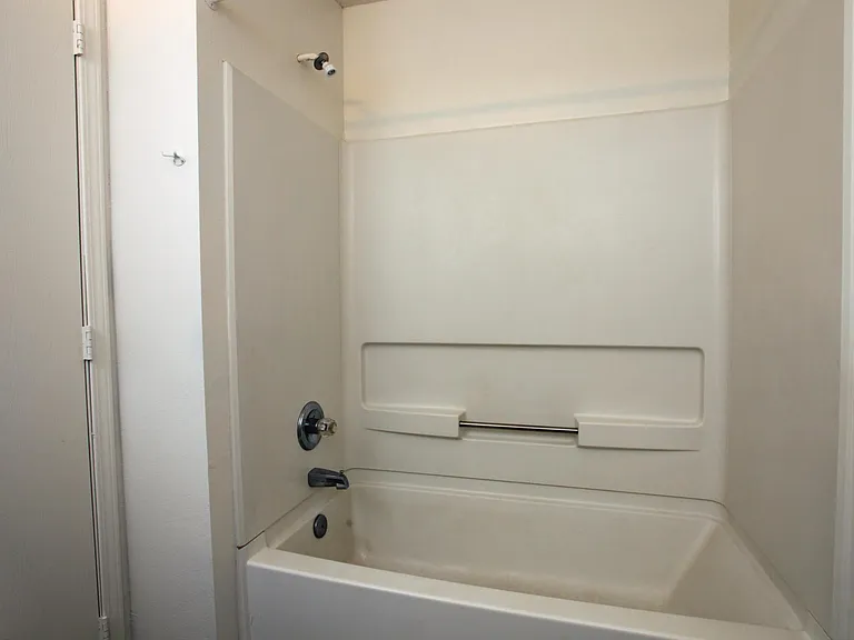 Rockridge Apartments — Photo 7