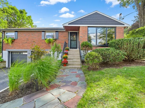 3 Pheasant Ln, Woburn, MA 01801