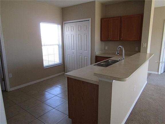 3rd image of 974 Cumberland Dr