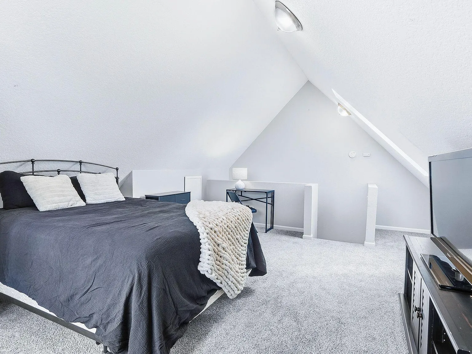 4 bed, 2.0 bath, 1558 sqft, $1,209 — Photo 1