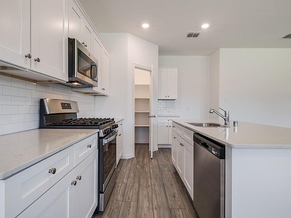 4th image of 3621 Kaufman Ct