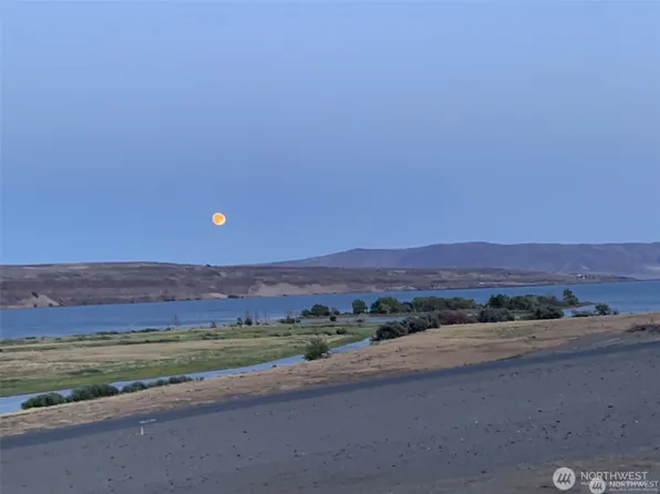 240 Basin Pointe Loop, Vantage, WA 98950