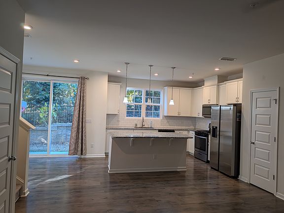 3rd image of 1005 Urbana Dr