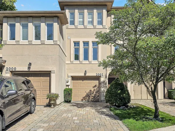 2002 John St, Markham, ON L3T 1Z1