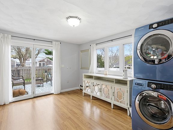 5th image of 90 Sweetbriar Ave