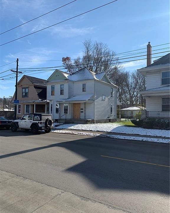 1st image of 3316 E 3rd St