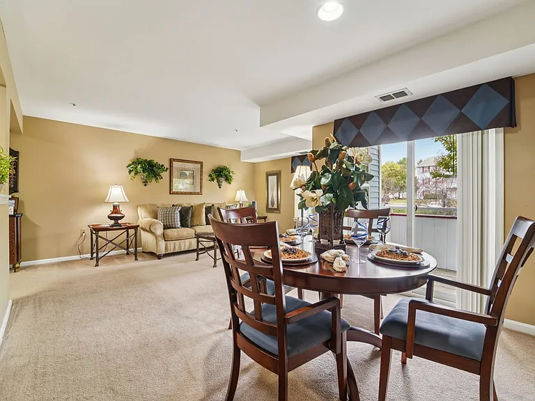 Country Meadows Apartments — Photo 23